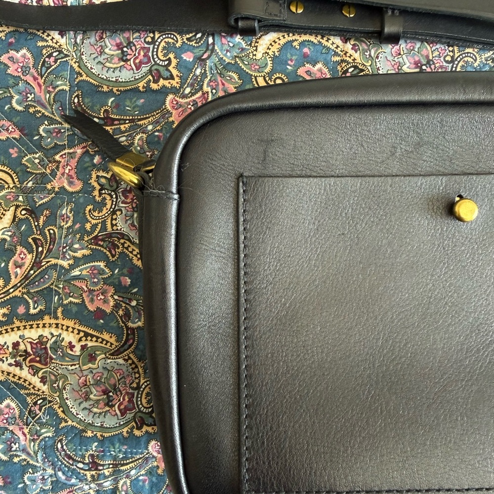 Madewell The Large Transport Camera Bag in Black Leather - Picture 4 of 8